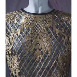 top bordado dorado