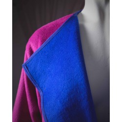 abrigo fucsia e azul