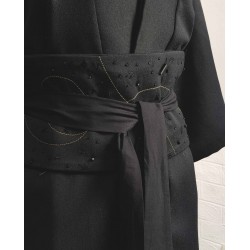 kimono negro con pedrería