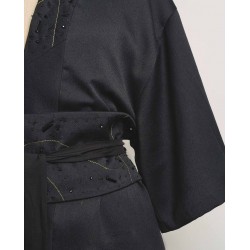 kimono negro con pedrería