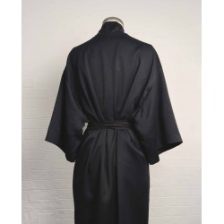 kimono negro con pedrería