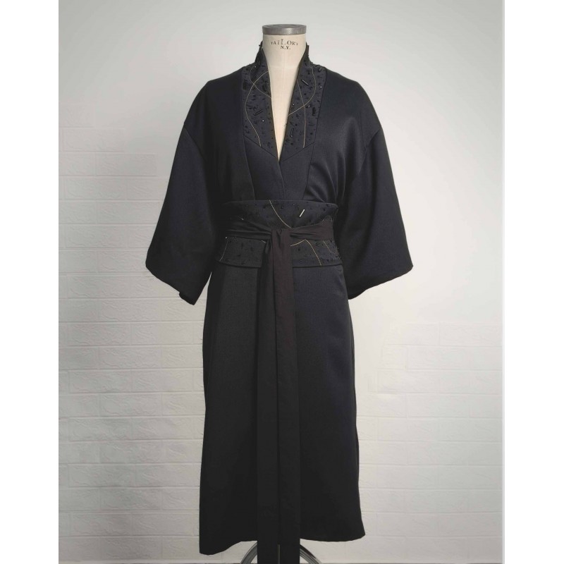 kimono negro con pedrería